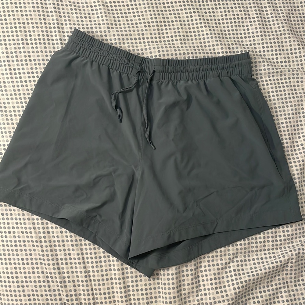 Patagonia Fleetwith women’s shorts in size medium!